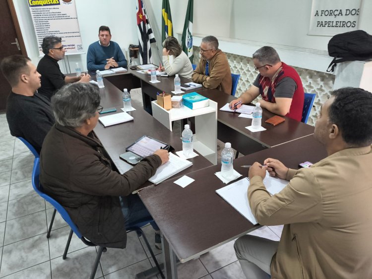 Diretoria Executiva do Sintipel debate o início da campanha