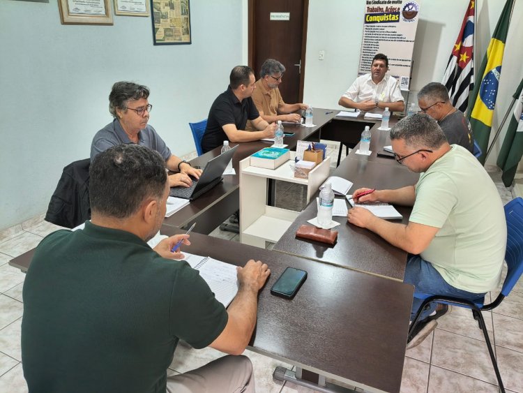 Diretoria executiva do Sintipel debate a campanha