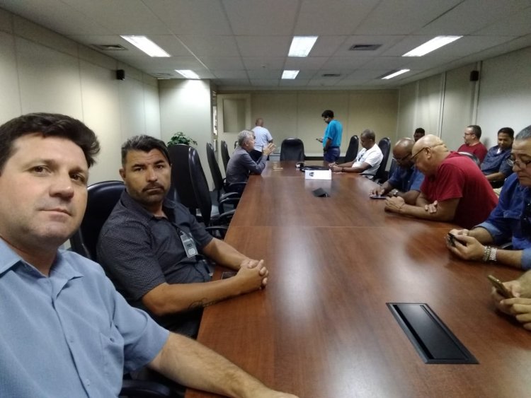 Diretores do Sintipel participaram da entrega da pauta de