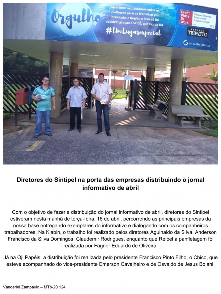 Diretores do Sintipel na porta das empresas distribuindo o jornal