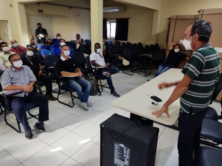 Diretores do Sintipel participaram de encontro que debateu o combate