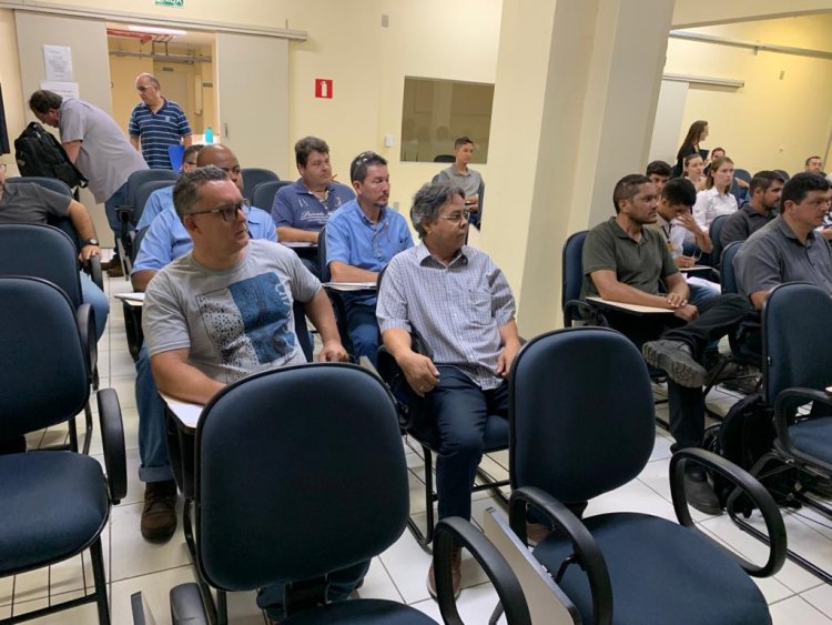 Diretores do Sintipel participaram de curso de capacitação de