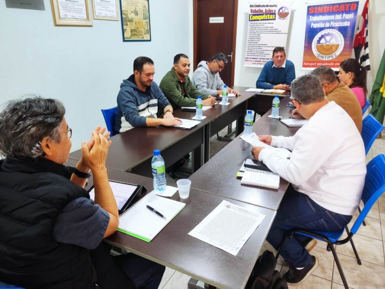 Diretoria do Sintipel discute preparativos da campanha salarial e novas ações do
