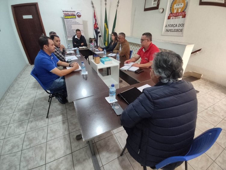 Diretoria do Sintipel discute início das negociações da campanha salarial e