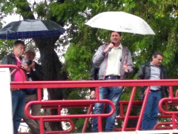 Sintipel na manifestação na West Rock, em Valinhos, mobilizando os trabalhadores para a campanha salarial.