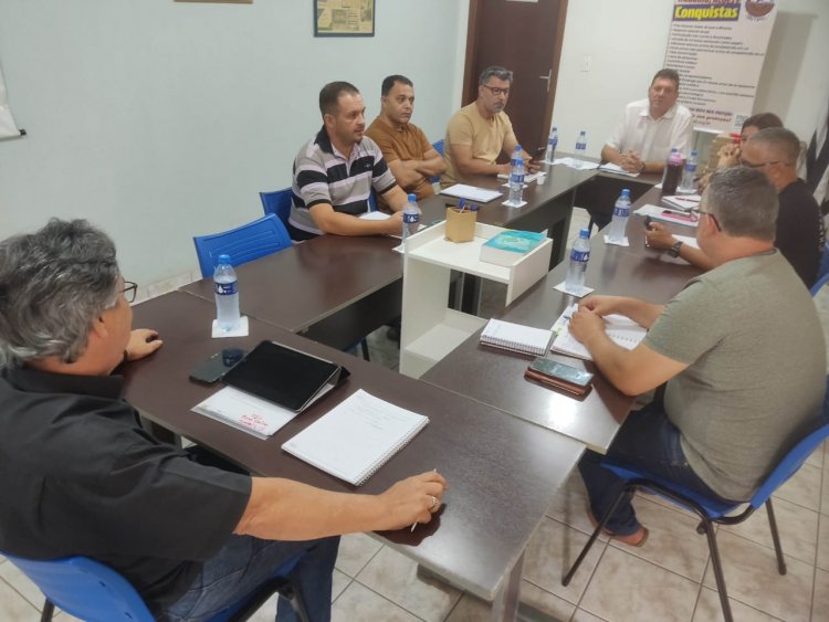 Diretoria do Sintipel se reúne e discute primeiras ações do