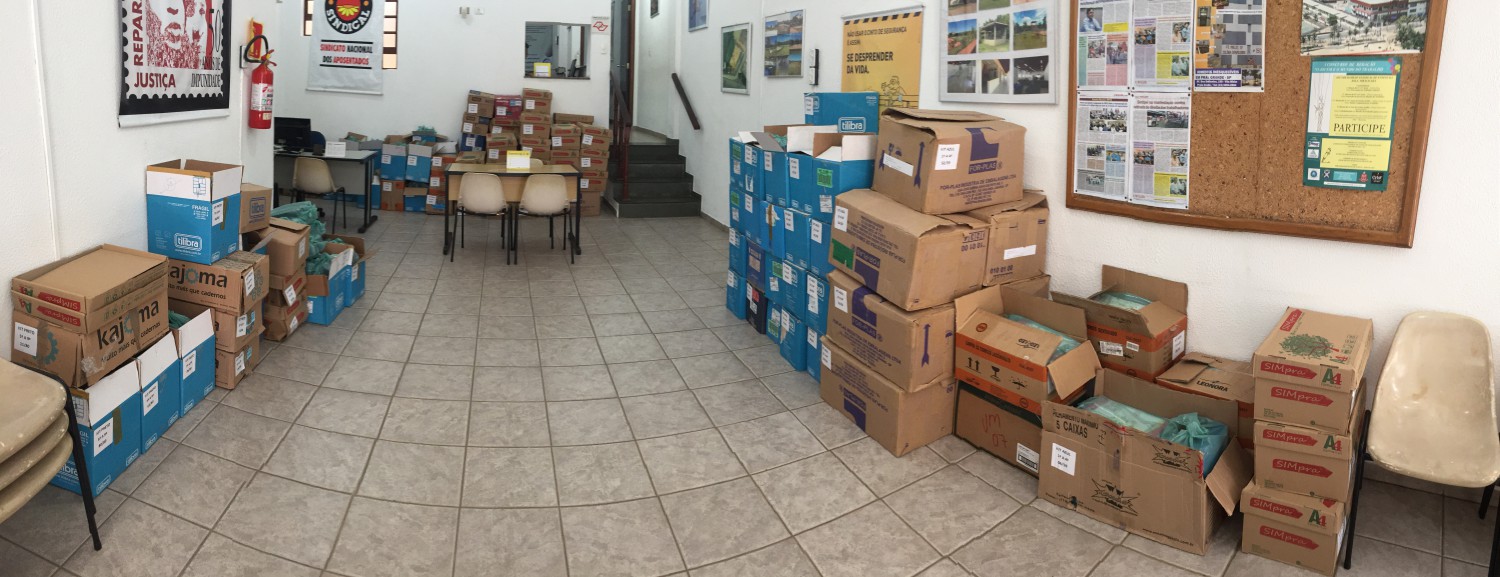 Oji Papéis e sindicato entregam 300 kits de materiais escolares a filhos de trabalhadores