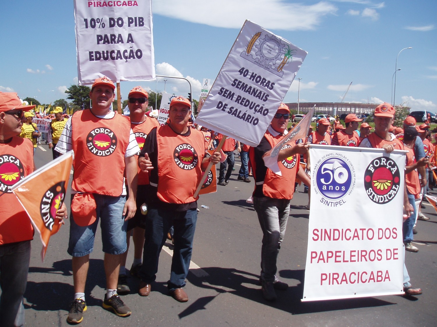  Papeleiros estiveram na Marcha, defendendo a redução da jornada e o fim do fator previdenciário.