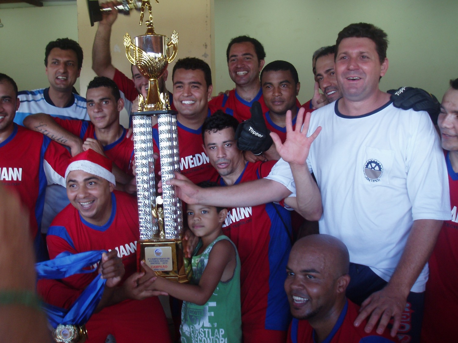 Weidmann conquista o título de campeã  do futebol social dos papeleiros  